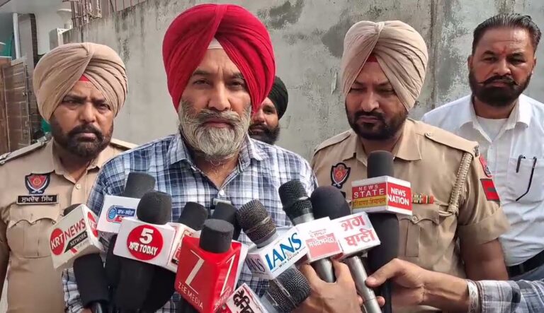 ਬਟਾਲਾ ਦੀ ਫਰੈਂਡਸ ਕਾਲੋਨੀ ’ਚ ਮਾਂ-ਧੀ ਦਾ ਕਤਲ/ ਪਤੀ ਨੇ ਪਤਨੀ ਤੇ ਧੀ ਨੂੰ ਉਤਾਰਿਆ ਮੌਤ ਦੇ ਘਾਟ/ ਨਸ਼ੇ ਦਾ ਆਦੀ ਸੀ ਮੁਲਜ਼ਮ, ਪੁਲਿਸ ਕਰ ਰਹੀ ਜਾਂਚ
