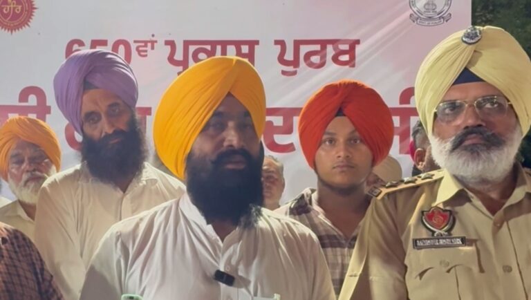 ਮਹਿਲ ਕਲਾਂ ’ਚ ਗੁਰੂ ਰਵੀਦਾਸ ਦੇ 650ਵੇਂ ਪ੍ਰਕਾਸ਼ ਪੁਰਬ ਨੂੰ ਸਮਰਪਿਤ ਸ਼ਾਨਦਾਰ ਡਰੋਨ ਸ਼ੋਅ/ ਵੱਡੀ ਗਿਣਤੀ ’ਚ ਸੰਗਤਾਂ ਨੇ ਮਾਣਿਆ ਆਨੰਦ
