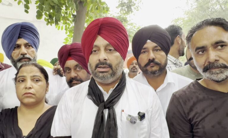 ਬਰਨਾਲਾ ‘ਚ ਕਾਂਗਰਸ ਦਾ ਕੇਂਦਰ ਖਿਲਾਫ ਹੱਲਾ-ਬੋਲ/ ਵਿਧਾਇਕ ਕੁਲਦੀਪ ਕਾਲਾ ਢਿੱਲੋਂ ਨੇ ਸਾਧੇ ਤਿੱਖੇ ਨਿਸ਼ਾਨੇ/ ਪੀਐਮ ਮੋਦੀ ਤੇ ਚੋਣ ਕਮਿਸ਼ਨ ਦਾ ਫੂਕਿਆ ਪੁਤਲਾ