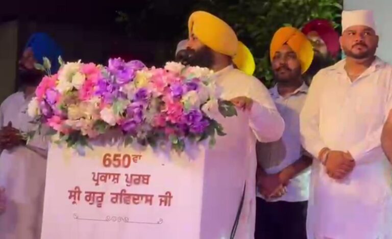 ਆਨੰਦਪੁਰ ਸਾਹਿਬ ਵਿਖੇ ਰਵਿਦਾਸ ਜੇਯੰਤੀ ਮੌਕੇ ਡਰੋਨ ਸ਼ੋਅ/ 500 ਡਰੋਨਾਂ ਦੀ ਮਦਦ ਨਾਲ ਰੋਸ਼ਨ ਕੀਤਾ ਅਸਮਾਨ/ ਗੁਰੂ ਰਵਿਦਾਸ ਜੀ ਦੇ ਜੀਵਨ ਫਲਸਫ਼ੇ ਦੀ ਬਾਕਮਾਲ ਪੇਸ਼ਕਾਰੀ