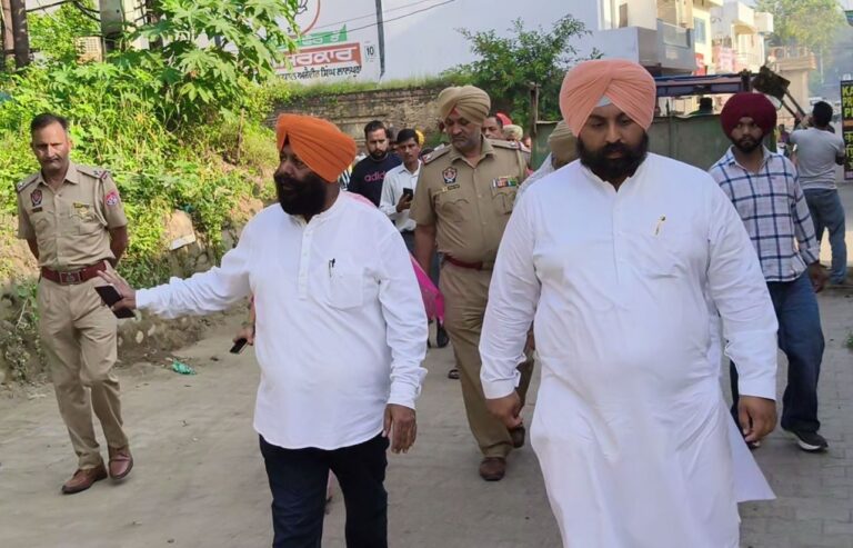 ਨੰਗਲ ਦੇ ਵਾਰਡ-10 ਦਾ ਮੰਤਰੀ ਬੈਂਸ ਵੱਲੋਂ ਦੌਰਾ/ ਮਿਸ਼ਨ ਕਲੀਨ ਪੰਜਾਬ ਤਹਿਤ ਕੰਮਾਂ ਦਾ ਲਿਆ ਜਾਇਜ਼ਾ/ ਸ਼ਹਿਰ ਨੂੰ ਸਾਫ ਰੱਖਣ ਲਈ ਲੋਕਾਂ ਤੋਂ ਮੰਗਿਆ ਸਹਿਯੋਗ