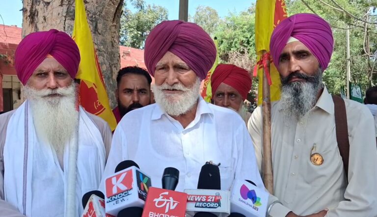 ਮੋਗਾ ’ਚ ਬਿਜਲੀ ਦਫਤਰ ਅੱਗੇ ਕਿਸਾਨਾਂ ਦਾ ਧਰਨਾ/ ਲੋੜੀਂਦੀ ਬਿਜਲੀ ਨਾ ਮਿਲਣ ਖਿਲਾਫ ਕੀਤੀ ਨਾਅਰੇਬਾਜ਼ੀ/ 8 ਦੀ ਥਾਂ 2 ਤੋਂ ਢਾਈ ਘੰਟੇ ਸਪਲਾਈ ਦੇ ਇਲਜ਼ਾਮ