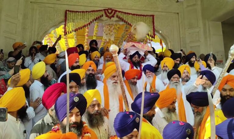 ਸ੍ਰੀ ਦਰਬਾਰ ਸਾਹਿਬ ਵਿਖੇ ਪਹਿਲੇ ਪ੍ਰਕਾਸ਼ ਪੁਰਬ ਦੀਆਂ ਅਲੌਕਿਕ ਰੌਣਕਾਂ/ ਗੁਰਦੁਆਰਾ ਰਾਮਸਰ ਸਾਹਿਬ ਤੋਂ ਸਜਾਇਆ ਵਿਸ਼ਾਲ ਨਗਰ ਕੀਰਤਨ
