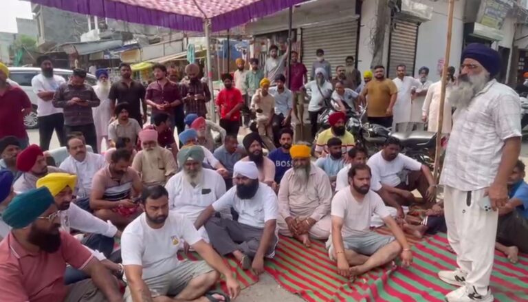 ਗੁਰਦਾਸਪੁਰ ਦੇ ਕਸਬਾ ਬਡਾਲਾ ਬਾਂਗਰ ’ਚ ਚੋਰਾਂ ਦੀ ਦਹਿਸ਼ਤ/ ਇਕੋ ਰਾਤ 12 ਦੁਕਾਨਾਂ ਨੂੰ ਬਣਾਇਆ ਨਿਸ਼ਾਨਾ/ ਨਕਦੀ ਤੇ ਸਮਾਨ ਲੈ ਕੇ ਫਰਾਰ, ਦੁਕਾਨਦਾਰਾਂ ’ਚ ਰੋਸ