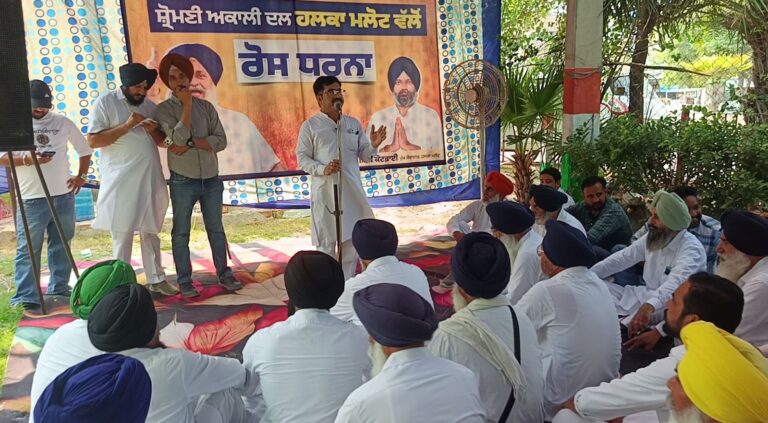ਮਲੋਟ ’ਚ ਅਕਾਲੀ ਦਲ ਦਾ ਸਰਕਾਰ ਖਿਲਾਫ ਪ੍ਰਦਰਸ਼ਨ/ ਬਿਜਲੀ ਕੱਟਾਂ ਨੂੰ ਲੈ ਕੇ ਕੀਤੀ ਨਾਅਰੇਬਾਜ਼ੀ/ ਅਣਐਲਾਨੇ ਬਿਜਲੀ ਕੱਟ ਤੁਰੰਤ ਬੰਦ ਕਰਨ ਦੀ ਮੰਗ