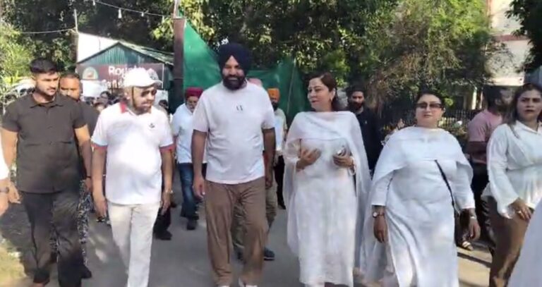 ਅੰਮ੍ਰਿਤਸਰ ’ਚ ਵਿਸ਼ਵ ਸ਼ਾਂਤੀ ਦਿਵਸ ਮੌਕੇ ਸ਼ਾਂਤੀ ਮਾਰਚ/ ਅਖਿਲ ਭਾਰਤੀ ਅਧਿਆਪਕ ਸਮਿਤੀ ਦਾ ਉਪਰਾਲਾ/ ਇਕ ਦਿਨ ਪਹਿਲਾਂ ਮਾਰਚ ਕੱਢ ਕੇ ਦਿੱਤਾ ਸ਼ਾਂਤੀ ਦਾ ਸੁਨੇਹਾ