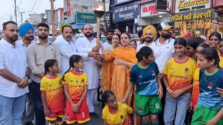 ਮੋਗਾ ਪਹੁੰਚੀ ਖੇਡਾਂ ਵਤਨ ਪੰਜਾਬ ਦੀਆਂ-2026 ਦੀ ਮਸ਼ਾਲ/ ਵਿਧਾਇਕ ਅਮਨਦੀਪ ਅਰੋੜਾ ਤੇ ਡੀਸੀ ਵੱਲੋਂ ਭਰਵਾਂ ਸਵਾਗਤ/ ਖੇਡਾਂ ਦੇ ਰੰਗ ’ਚ ਰੰਗਿਆ ਦਿਖਾਈ ਦਿੱਤਾ ਪੂਰਾ ਮੋਗਾ ਸ਼ਹਿਰ