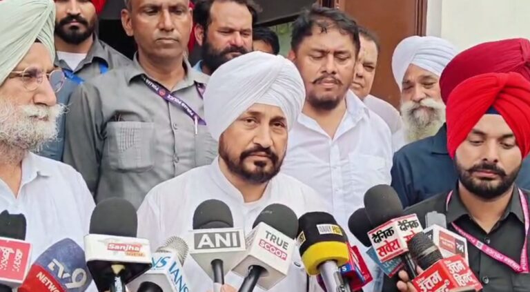 ਜਲੰਧਰ ’ਚ ਆਮ ਆਦਮੀ ਪਾਰਟੀ ਤੇ ਵਰ੍ਹੇ ਸਾਂਸਦ ਚੰਨੀ/ ਗੁਰਪ੍ਰੀਤ ਸ਼ੇਖੋਂ ਦੇ ਆਪ ਸ਼ਾਮਲ ਹੋਣ ‘ਤੇ ਚੁੱਕੇ ਸਵਾਲ/ ਮਾਨ ਸਰਕਾਰ ‘ਤੇ ਕੀਤਾ ਸ਼ਬਦੀ ਹਮਲਾ