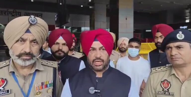 ਪੰਜਾਬ ਪੁਲਿਸ ਦਾ ਸੰਗਠਿਤ ਅਪਰਾਧ ਮਾਮਲੇ ’ਚ ਐਕਸ਼ਨ/ ਖਤਰਨਾਕ ਭਗੌੜੇ ਅਪਰਾਧੀ ਦੀ ਯੂਰਪ ਤੋਂ ਹਲਾਵਲੀ/ ਅੰਮ੍ਰਿਤਪਾਲ ਸਿੰਘ ਉਰਫ ਅੰਮ੍ਰਿਤ ਨੂੰ ਲਿਆਂਦਾ ਭਾਰਤ
