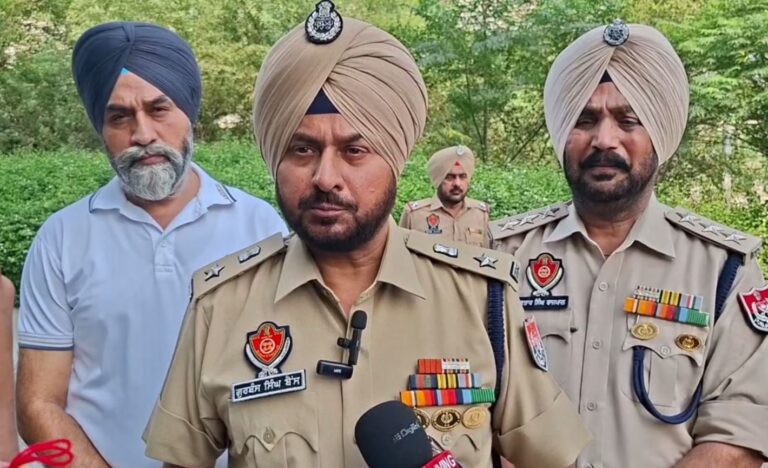 ਫਰੀਦਕੋਟ ਪੁਲਿਸ ਦਾ ਨਸ਼ਿਆਂ ਖਿਲਾਫ ਵੱਡਾ ਐਕਸ਼ਨ/ ਨਸ਼ਟ ਕਰਵਾਏ ਤਸਕਰਾਂ ਤੋਂ ਬਰਾਮਦ ਨਸ਼ੀਲੇ ਪਦਾਰਥ/ ਨਸ਼ਿਆਂ ਦੇ ਖਾਤਮੇ ਲਈ ਪੁਲਿਸ ਨੂੰ ਸਹਿਯੋਗ ਦੀ ਅਪੀਲ