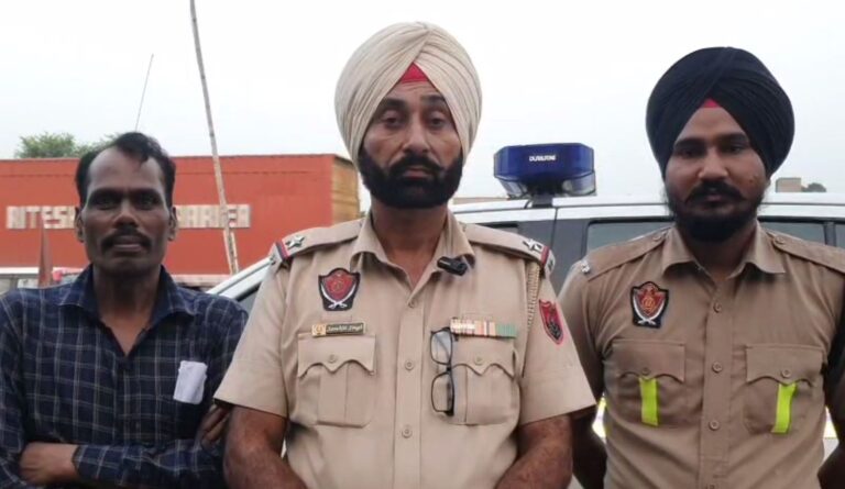 ਜਲੰਧਰ ਦੇ ਗੁਰਾਇਆ ’ਚ ਹਾਦਸੇ ਦੌਰਾਨ ਤਿੰਨ ਮੌਤਾਂ/ ਟਰੱਕ ਤੇ ਮੋਟਰ ਸਾਇਕਲ ਵਿਚਾਲੇ ਹੋਈ ਭਿਆਨਕ ਟੱਕਰ/ ਟਰੱਕ ਹੇਠਾਂ ਫਸਿਆ ਮੋਟਰ ਸਾਇਕਲ, ਪੁਲਿਸ ਕਰ ਰਹੀ ਜਾਂਚ