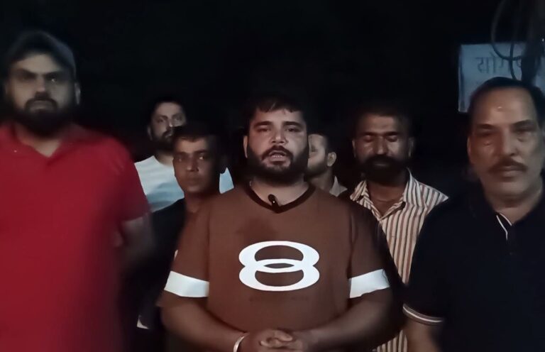 ਗੁਰਦਾਸਪੁਰ ਦੇ ਧਾਲੀਵਾਲ ’ਚ ਦੁਕਾਨਾਂ ਨੂੰ ਅੱਗ/ ਲੱਖਾਂ ਦਾ ਨੁਕਸਾਨ, ਸ਼ਰਾਰਤੀਆਂ ’ਤੇ ਸ਼ੱਕ/ ਫਾਇਰ ਬ੍ਰਿਗੇਡ ਨੇ ਪਾਇਆ ਕਾਬੂ