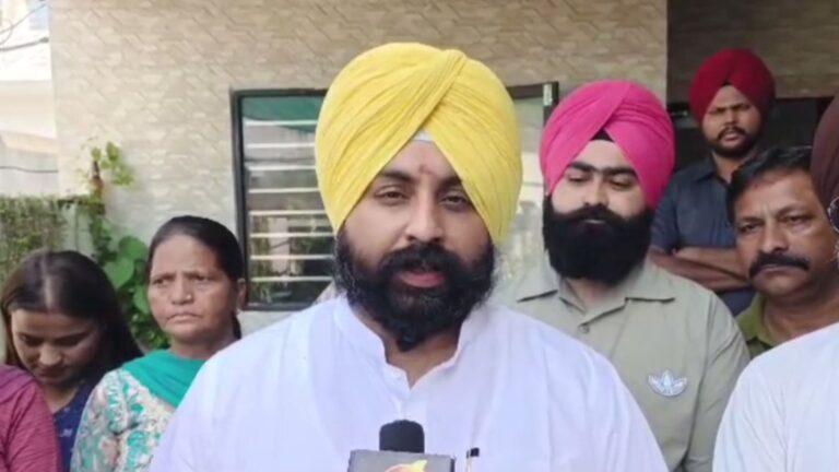 ਨੰਗਲ ਸ਼ਹਿਰ ਦਾ ਮੰਤਰੀ ਹਰਜੋਤ ਬੈਂਸ ਵੱਲੋਂ ਦੌਰਾ/ ਘਰ ਘਰ ਜਾ ਕੇ ਲੋਕਾਂ ਨਾਲ ਕੀਤੀ ਮੁਲਾਕਾਤ/ ਮਿਸ਼ਨ ਨੰਗਲ ਕਲੀਨ ਜਾਰੀ ਰੱਖਣ ਦੀ ਅਪੀਲ