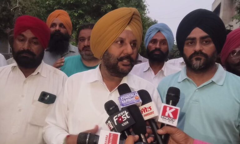 ਸੰਗਰੂਰ ਦੇ ਪਿੰਡ ਕਨੋਈ ’ਚ ਸਖਸ਼ ਦੀ ਖੁਦਕੁਸ਼ੀ ਦਾ ਮਾਮਲਾ/ ਸਰਪੰਚ ਯੂਨੀਅਨ ਨੇ ਡੀਐਸਪੀ ਨੂੰ ਸੌਂਪਿਆ ਮੰਗ ਪੱਤਰ/ ਲਾਸ਼ਾਂ ’ਤੇ ਸਿਆਸਤ ਚਮਕਾਉਣ ਦਾ ਲਾਏ ਇਲਜ਼ਾਮ
