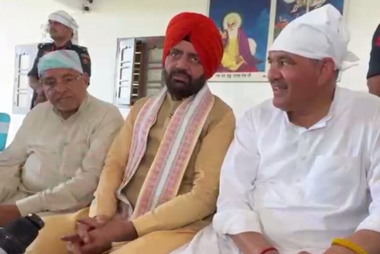 ਹੁਸ਼ਿਆਰਪੁਰ ਪਹੁੰਚੇ ਹਰਿਆਣਾ ਸੀਐਮ ਨਾਇਬ ਸੈਣੀ/ ਬਾਬਾ ਸ੍ਰੀ ਚੰਦ ਜੀ ਪ੍ਰਕਾਸ਼ ਦਿਹਾੜਾ ਸਮਾਗਮ ’ਚ ਸ਼ਿਰਕਤ/ ਅਕਾਲੀ ਦਲ ਨਾਲ ਗਠਜੋੜ ਦੀ ਸੰਭਾਵਨਾ ਤੋਂ ਕੀਤਾ ਇਨਕਾਰ