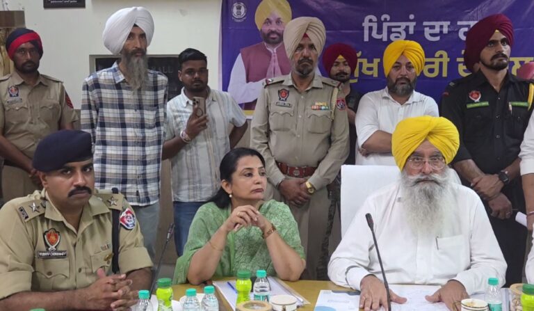 ਮਾਨਸਾ ਪਹੁੰਚੇ ਕੈਬਨਿਟ ਮੰਤਰੀ ਗੁਰਮੀਤ ਖੁੱਡੀਆਂ/ ਨਸ਼ਿਆਂ ਨੂੰ ਲੈ ਕੇ ਵਲੰਟੀਅਰਾਂ ਨਾਲ ਕੀਤੀ ਮੀਟਿੰਗ/ ਨਸ਼ਿਆਂ ਦੇ ਖਾਤਮੇ ਲਈ ਕੀਤੀ ਵਿਚਾਰ-ਚਰਚਾ