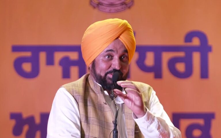 ਮੋਹਾਲੀ ਵਿਖੇ ਅਧਿਆਪਕ ਦਿਵਸ ਮੌਕੇ ਸਮਾਗਮ/ ਮੁੱਖ ਮੰਤਰੀ ਮਾਨ ਨੇ ਕੀਤਾ ਸੰਬੋਧਨ/ ਸ਼ਾਨਦਾਰ ਸੇਵਾਵਾਂ ਵਾਲੇ ਅਧਿਆਪਕਾਂ ਨੂੰ ਕੀਤਾ ਸਨਮਾਨਤ
