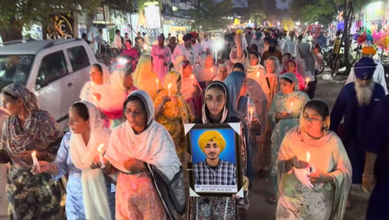 ਗੁਰਦਾਸਪੁਰ ਪੁਲਿਸ ਖਿਲਾਫ ਜਥੇਬੰਦੀਆਂ ਦਾ ਕੈਂਡਲ ਮਾਰਚ/ ਤਜਿੰਦਰ ਕਤਲ ਮਾਮਲੇ ਦੋਸ਼ੀਆਂ ਖਿਲਾਫ਼ ਕਾਰਵਾਈ ਮੰਗੀ/ ਇਨਸਾਫ ਮਿਲਣ ਤਕ ਸੰਘਰਸ਼ ਜਾਰੀ ਰੱਖਣ ਦਾ ਐਲਾਨ